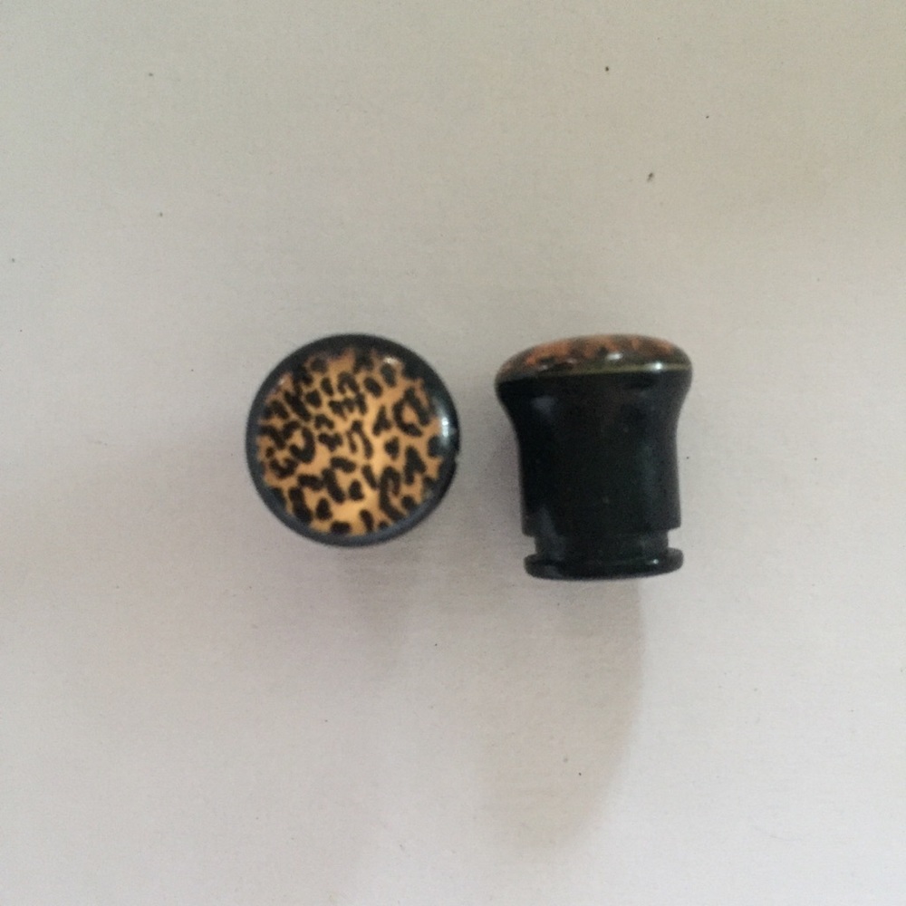 Leopard print size 0 plugs